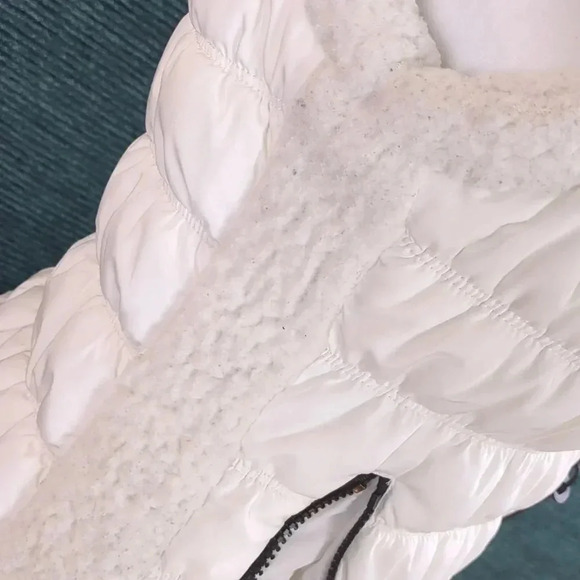 Calvin Klein Performance Sherpa Puffer Vest - Picture 11 of 17